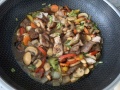 [asiatisch] Huhn und Rind mit asiatischer brauner Sauce